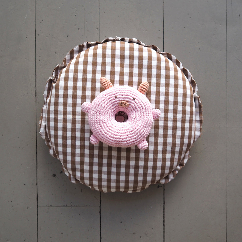 Mungo & Maud Luxury Dog & Cat Outfitters Donut-Piglet Dog Toy Pink Pillow Pie Cotton Gingham Dog Pillow Brown